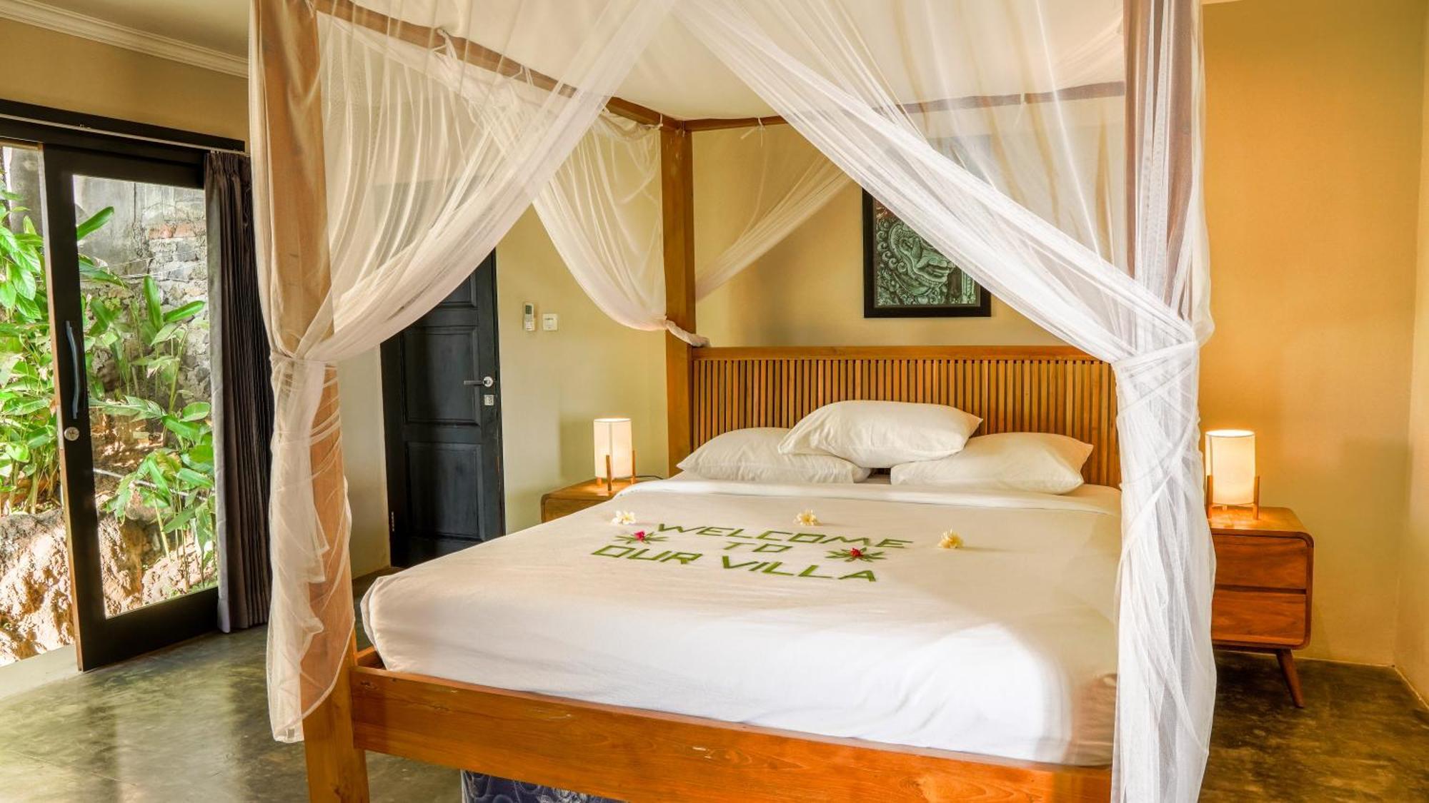 Sanglung Villas & Suites Kubutambahan  Rum bild