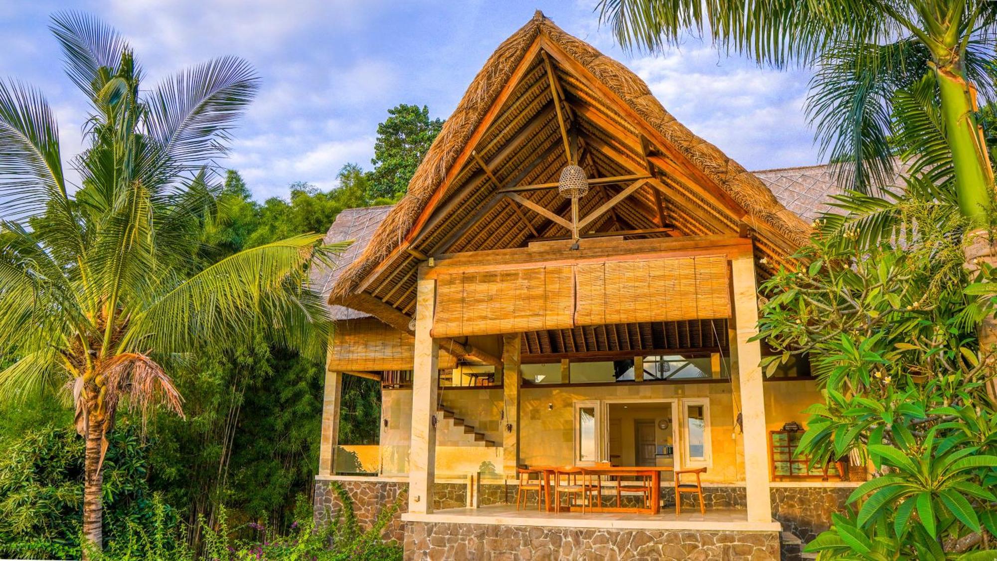 Sanglung Villas & Suites Kubutambahan  Rum bild